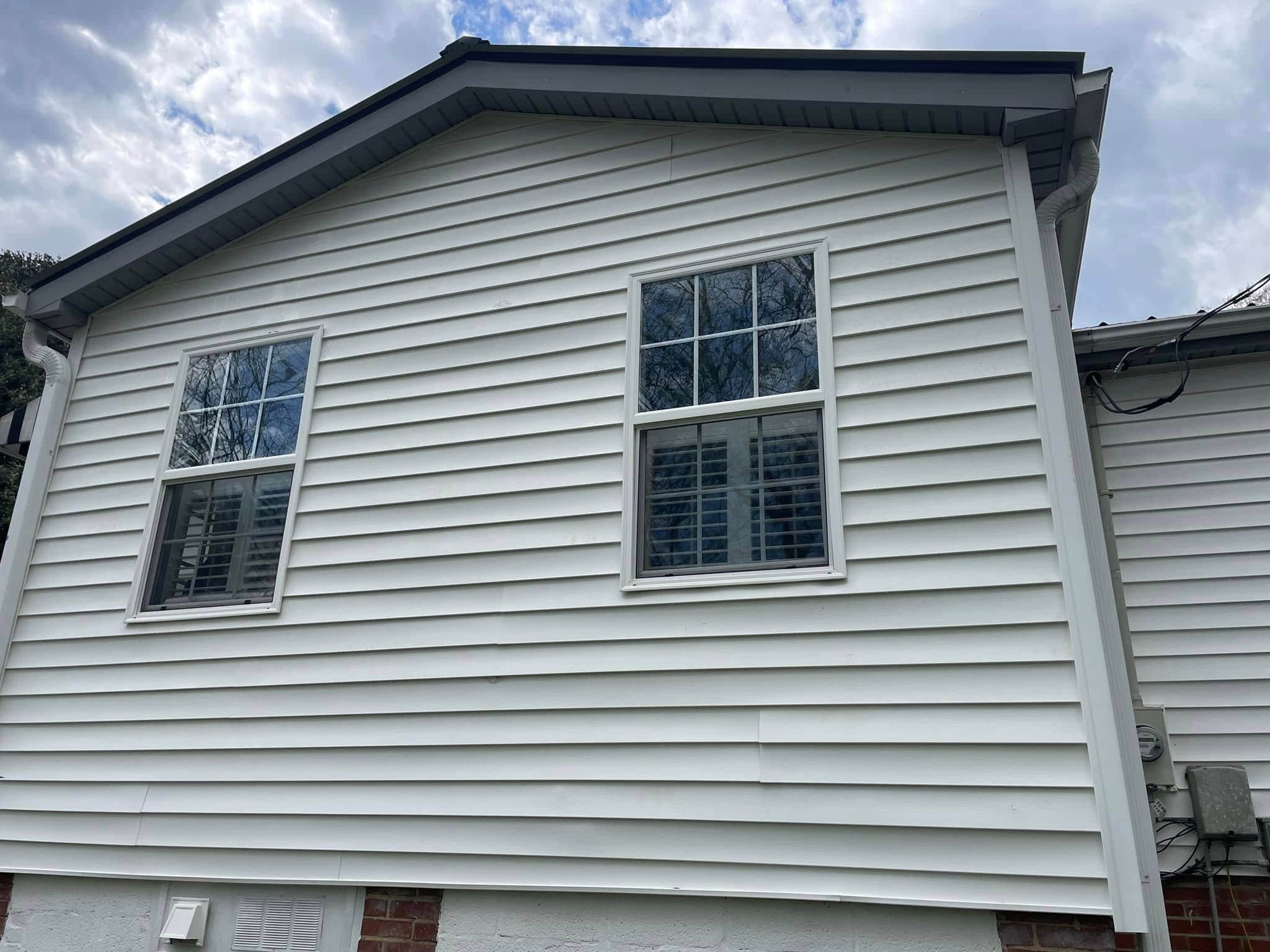 clean white vinyl siding in Hasentree Wake Forest NC 